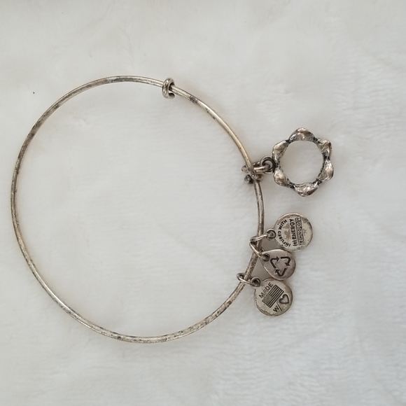 Alex and Ani Queen's Crown bracelet with box - Picture 2 of 13